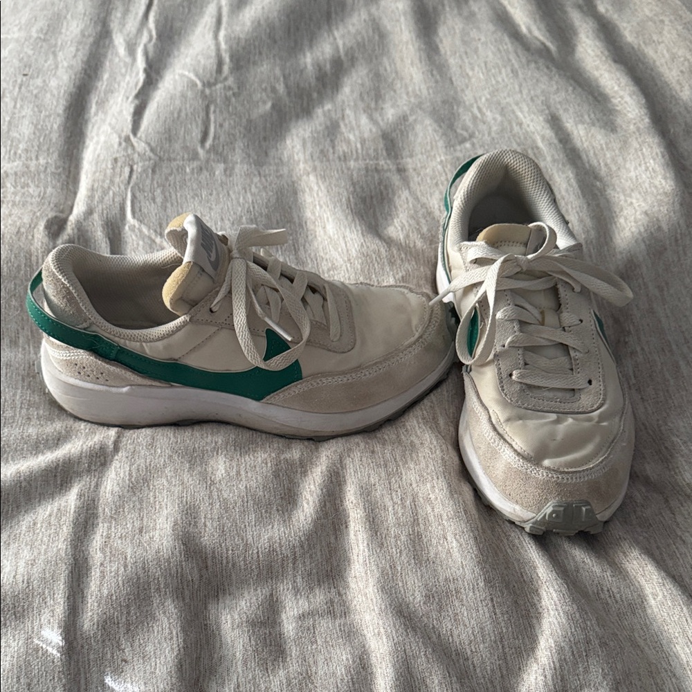 Nike Women's Sneakers - White and Green